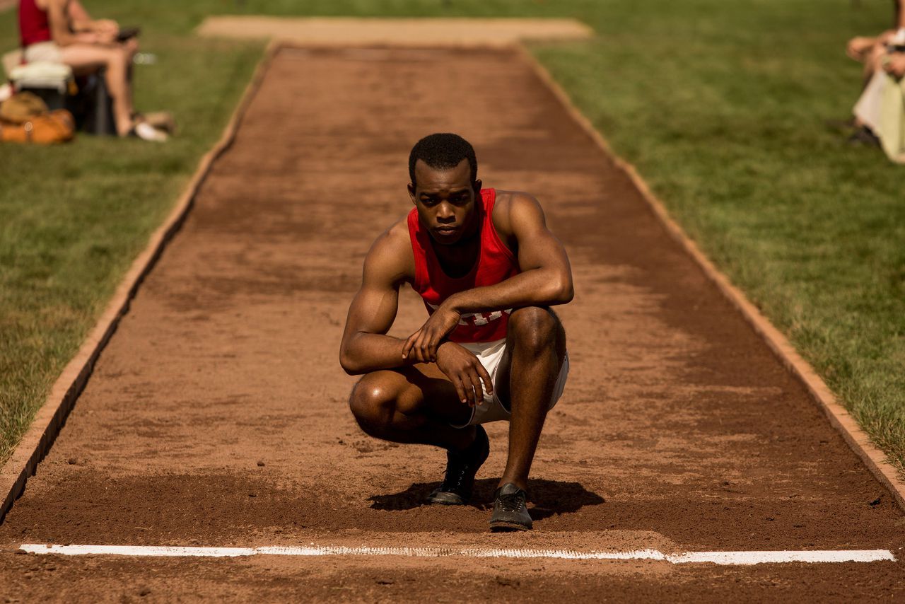 การแข่งขันชีวประวัติของ Jesse Owens เป็นภาพยนตร์สุภาพเกี่ยวกับช่วงเวลาที่น่าเกลียด